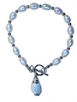 PEARL BRACELET W/ FEATURE SEASHELL
