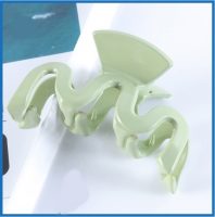 SAGE WAVY HAIR CLIP