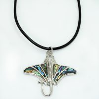 LRG PAUA STING RAY CHOKER
