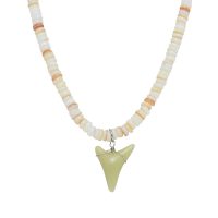 NATURAL PEACHY TONE SHELL HEISHI CHOKER W/ RESIN TOOTH