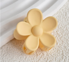 SMALL PASTEL YELLOW DAISY HAIR CLIP