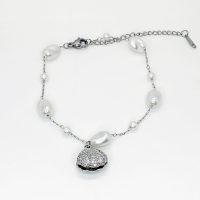 STAINLESS STEEL CLAM W/ PEARL BRACELET