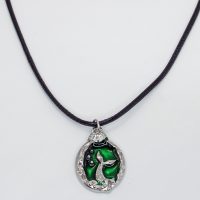 P8245 OVAL WHAETAIL GREEN RESIN CORD CHOKER