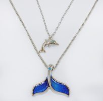 P8248 2-STRAND BLUE WHALETAIL/DOLPHON PENDANT