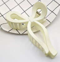 HC335 WHITE BOW HAIRCLIP