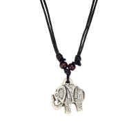 P8415 WHITE RESIN ELEPHANT CHOKER